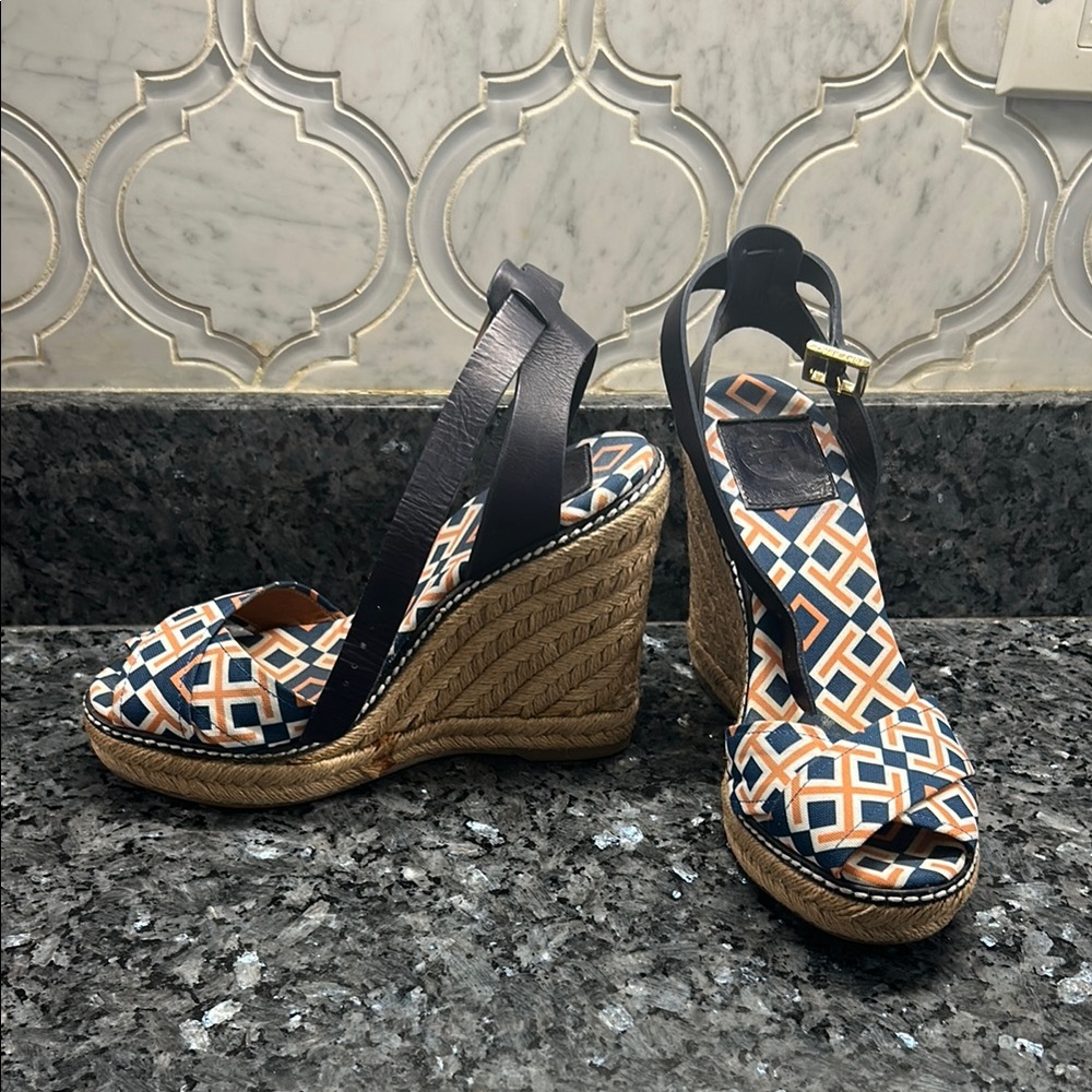 Women’s Navy & Orange Geometric Wedge Sandals